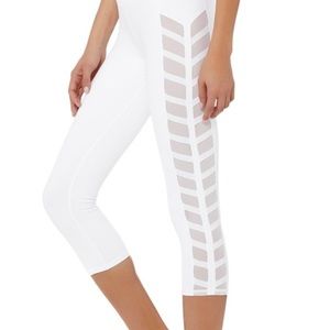 NEW WT Alo Yoga white chevron capri leggings small